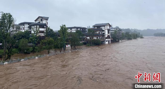 地质灾害指挥部办公室等部门先后发布暴雨蓝色预警,山洪灾害蓝色预警