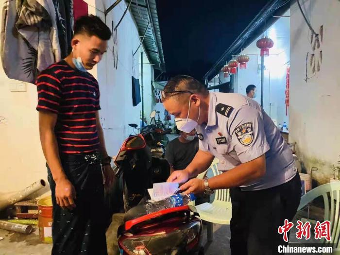 云南瑞丽：倒在疫情防控一线的“拼命三郎”