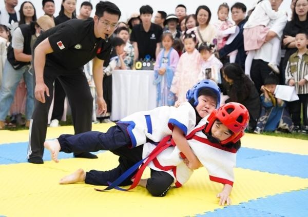 武汉探路扩容中小学体育运动“大课间” “多”出来的40分钟开云体育网址(图1)