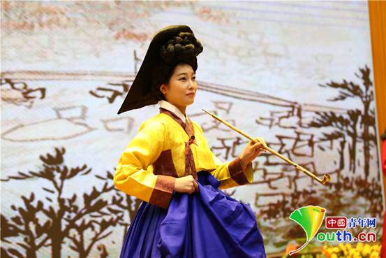 说明: 韩国传统服饰动态展演2_副本