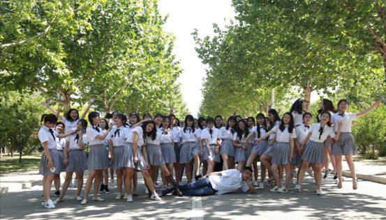 沈悦所在学院的毕业照.徐彩侠供图