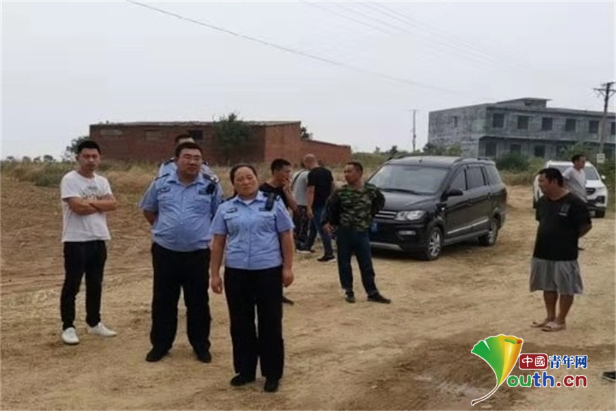 张佩今年32岁,是河南省泌阳县公安系统一名基层民警.