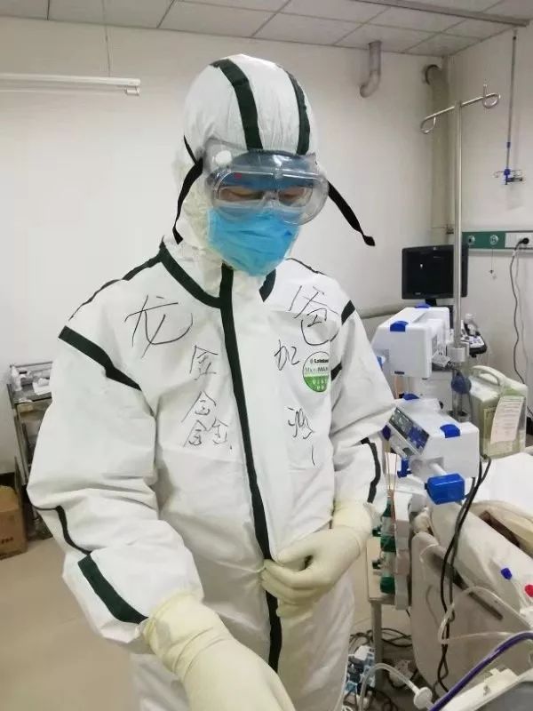 疫情中的大庆面孔:重症病房的医生与护士