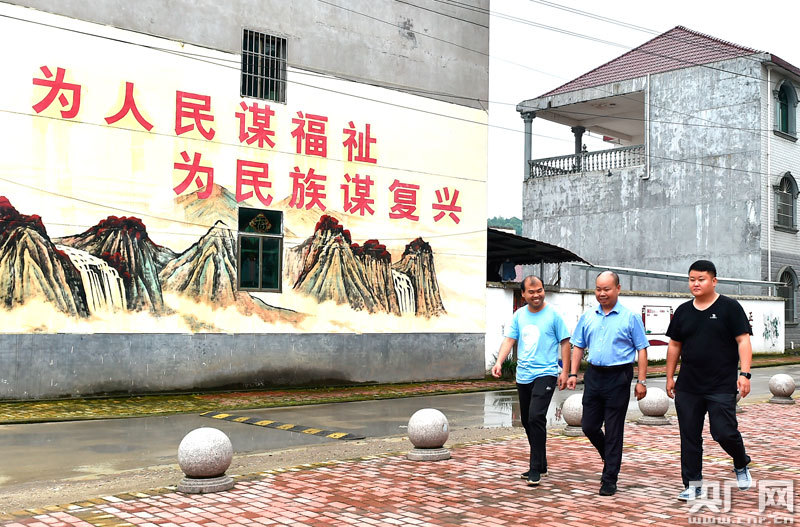 江西安福:"在脱贫奔小康的路上不让一家一户掉队"