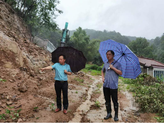 抗洪一线党员张成武:用生命守护群众安全