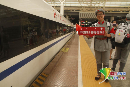 冠名为“于都长征集结号”的G5065次列车在“英雄城”江西南昌举行首发仪式