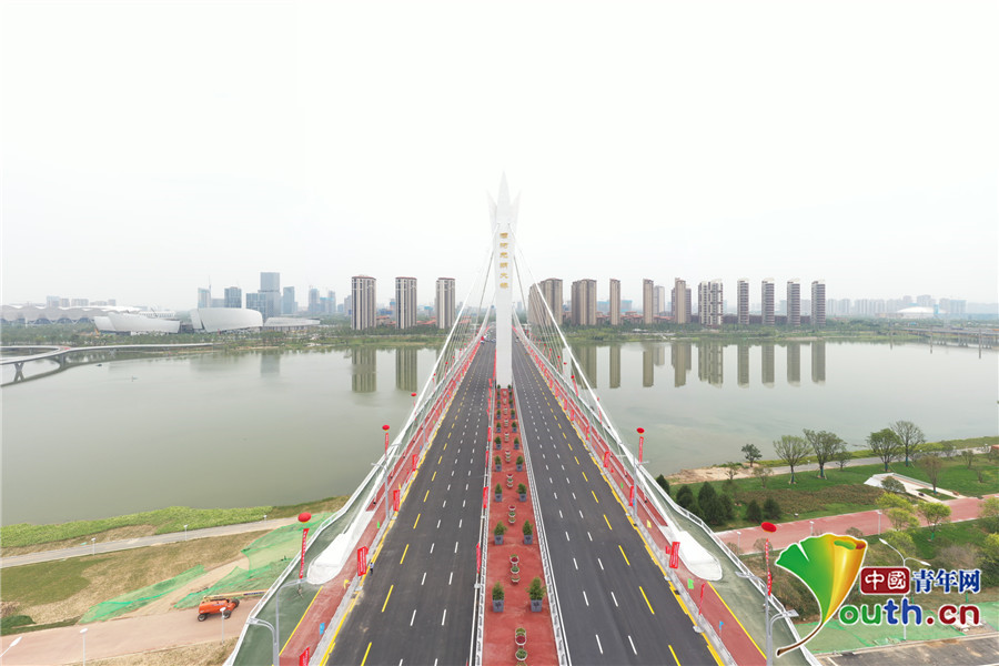 灞河元朔大桥主要承担连接会展中心区域,体育中心区域,西安市区,港务