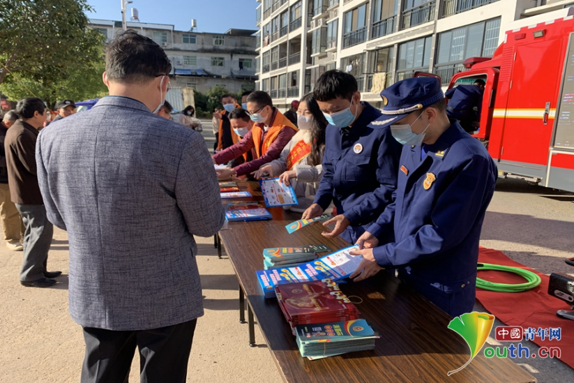 鹰潭月湖区消防救援大队举行“119”消防bob真人宣传月活动