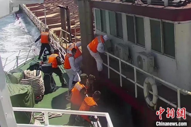 福州海警查扣涉案海砂万余吨抓获嫌疑人28名