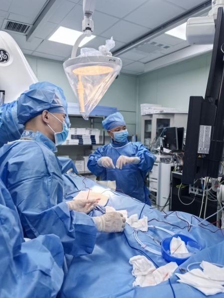 心脏固定在什么地方哈医大二院心内科完成东北三省首例ASQ电极左室主动电极植入_https://www.jmylbn.com_新闻资讯_第2张