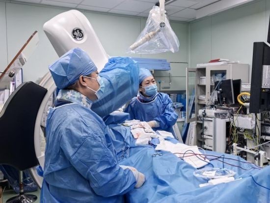 心脏固定在什么地方哈医大二院心内科完成东北三省首例ASQ电极左室主动电极植入_https://www.jmylbn.com_新闻资讯_第3张