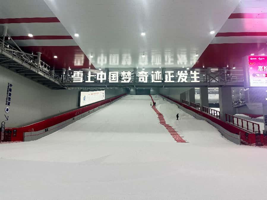 滑雪装备华北最大室内滑雪场将于7月初开放(图1)