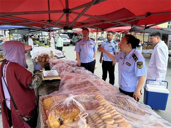 哈尔滨双城区市场监督管理局深入农村大集开展食品安全抽检(图3)