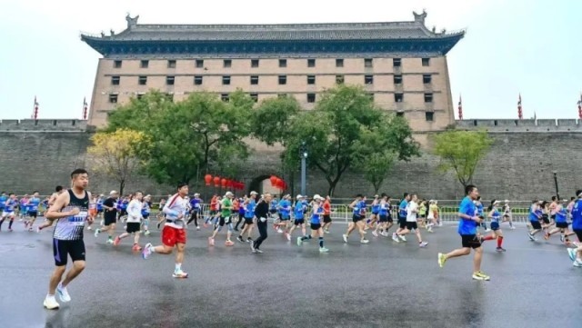星空体育网站：报名通道开启！2025西安马拉松赛扩大参赛规模(图4)