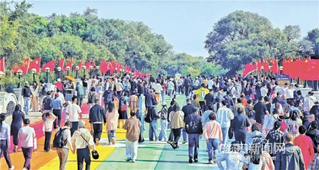 哈尔滨国庆中秋假期接待游客10807万人次游客总花费7241亿元｜人文经济交相辉映消费活力强劲释放(图1)