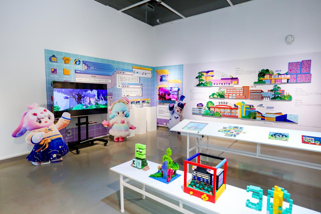 西安欧亚学院30周年校庆特别展《共生：30××》开幕(图1)