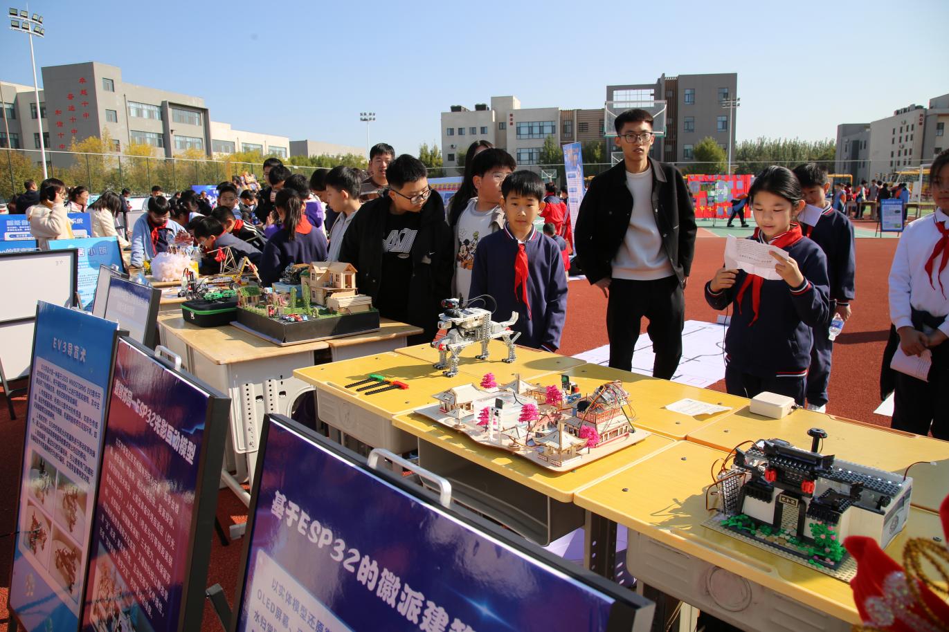 河北霸州首届中小学科技节启幕(图2)