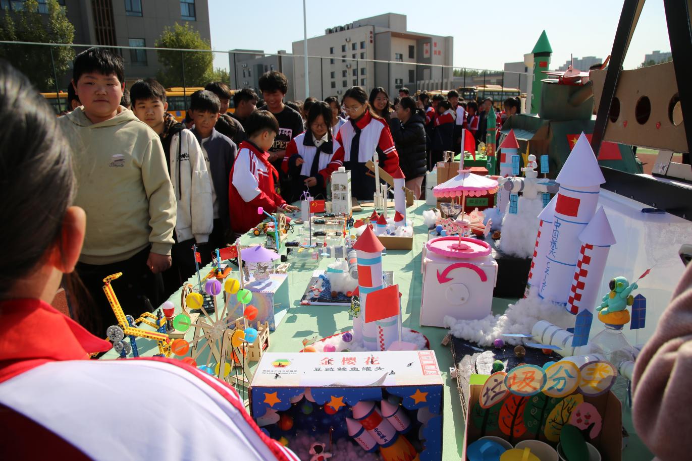河北霸州首届中小学科技节启幕(图3)