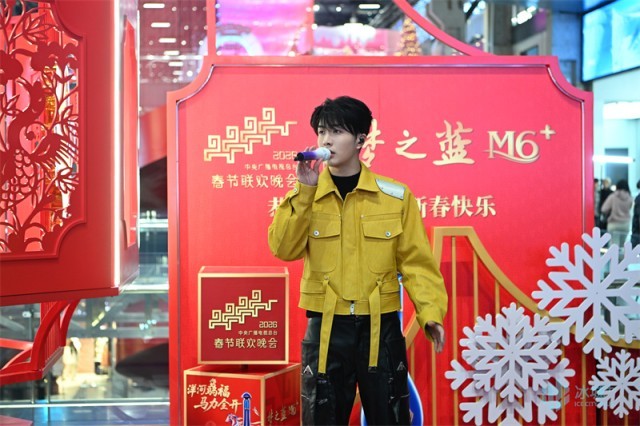 冰城年味渐浓市民游客热盼春晚丨2026总台春晚倒计时快闪燃动西城红场(图7)