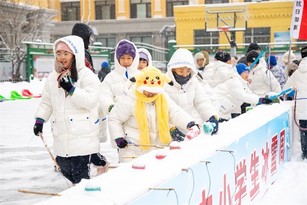 冰场变身“练兵场”！兆麟小学的思政课走红全国
