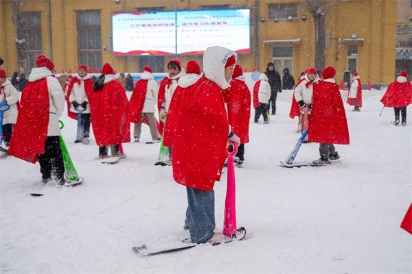 冰场变身“练兵场”！兆麟小学的思政课走红全国(图3)