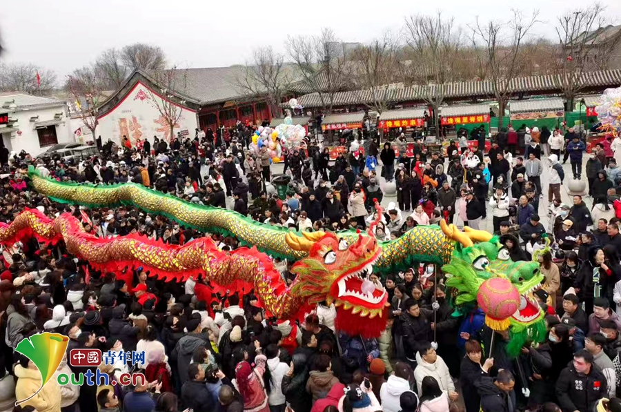 花灯如昼映古镇千年民俗焕新生(图1)