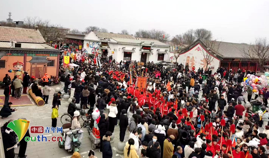 花灯如昼映古镇千年民俗焕新生(图2)
