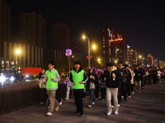 践行低碳理念守护绿色家园“星跑映乐·熄护地球”音乐节启幕(图1)