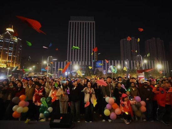 践行低碳理念守护绿色家园“星跑映乐·熄护地球”音乐节启幕(图2)