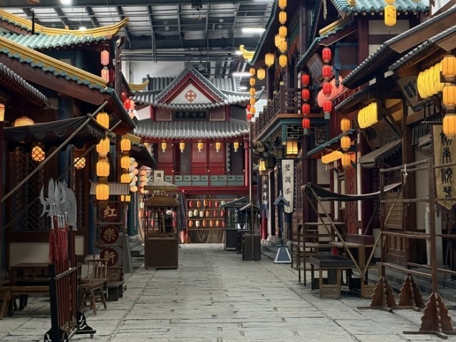 探访中原“影视工厂”：竖屏微短剧激活文化新动能(图2)