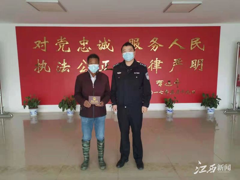 “没想到过了大半辈子还能办上户口”