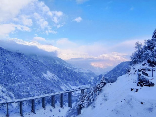 拖乌山雪景图片