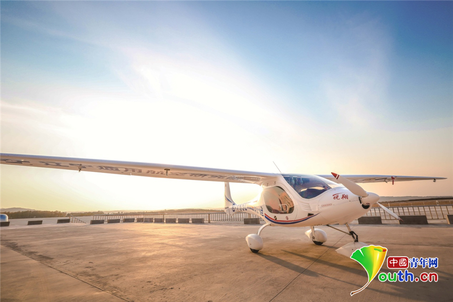中国首架新能源轻型运动飞机亮相2019西安航展