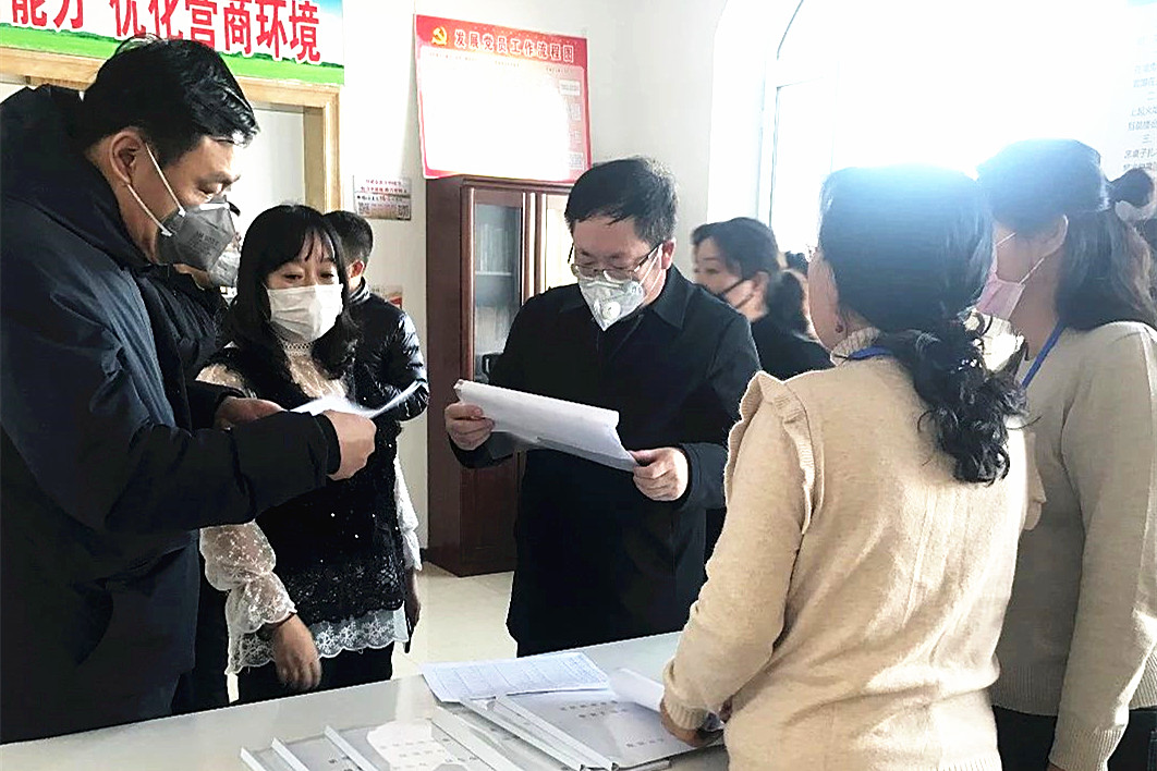 县委书记突击暗访 "对症下药"疫情排查