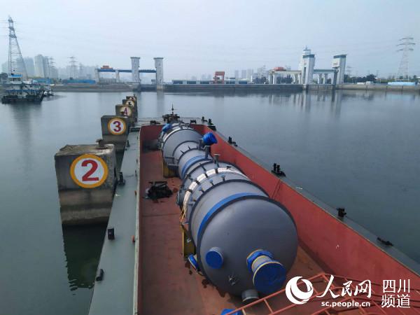 四川全力保障大件运输 公路水路联运助力湖北复工