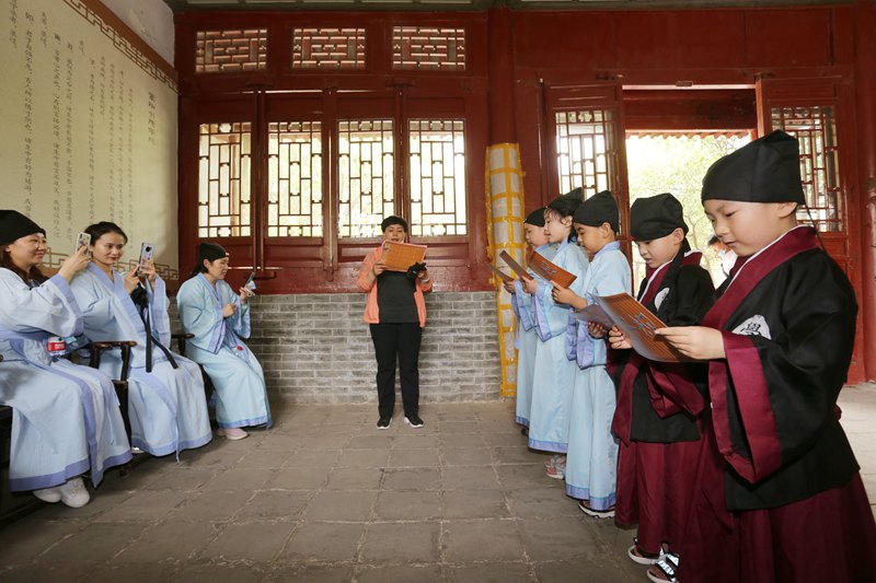 郑州:感受传统文化 学习国学礼仪