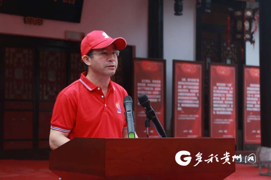 安顺学院党委书记罗荣彬致辞