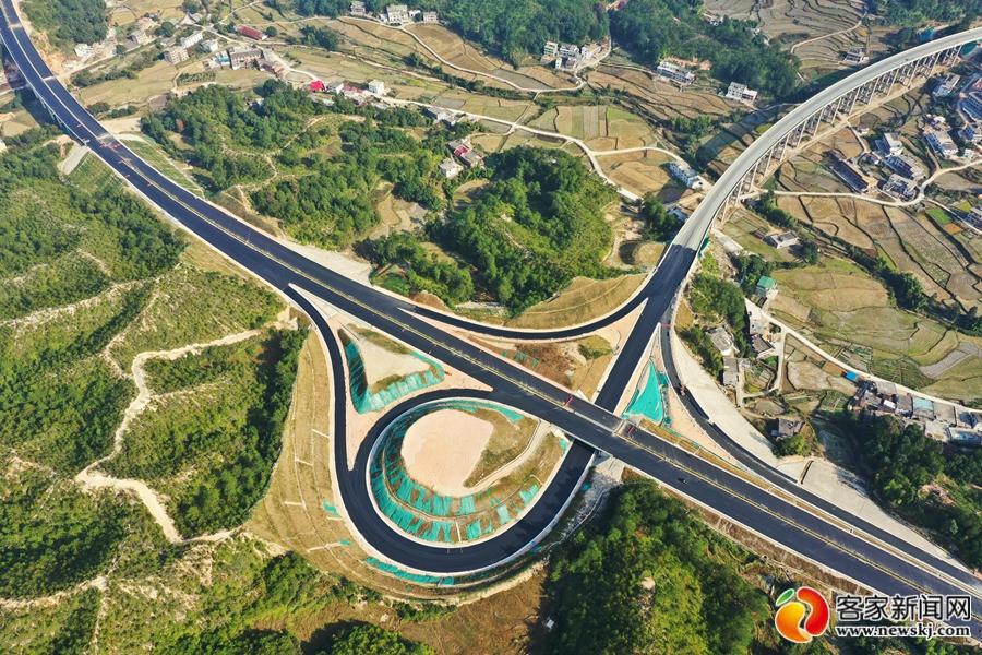 江西兴国:大道通衢畅八方