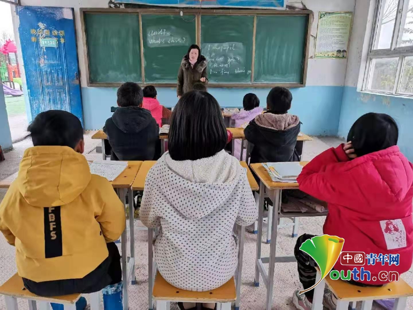 河南郸城:乡村小学空了2个月的英语课重新开课了