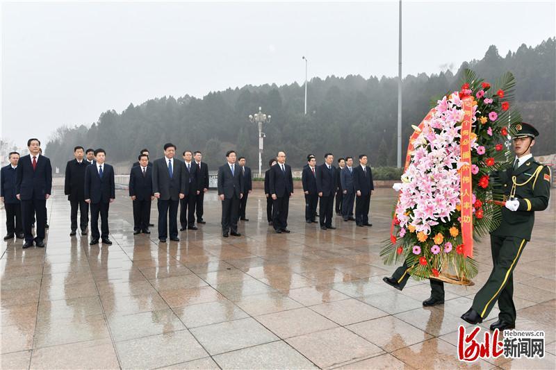 王东峰在西柏坡主持召开省委理论学习中心组学习会议