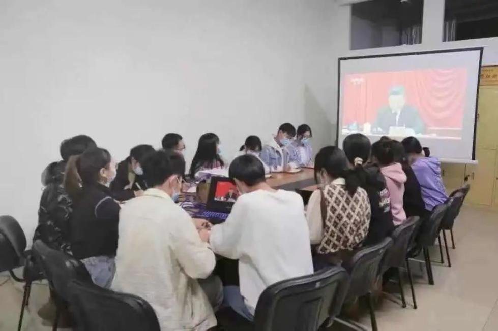 东北农业大学团员青年学习宣传贯彻党的十九届六中全会精神