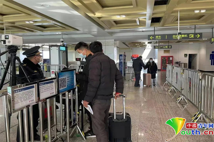 西咸新区秦汉新城：“点对点”接站 护航返乡学子回家路