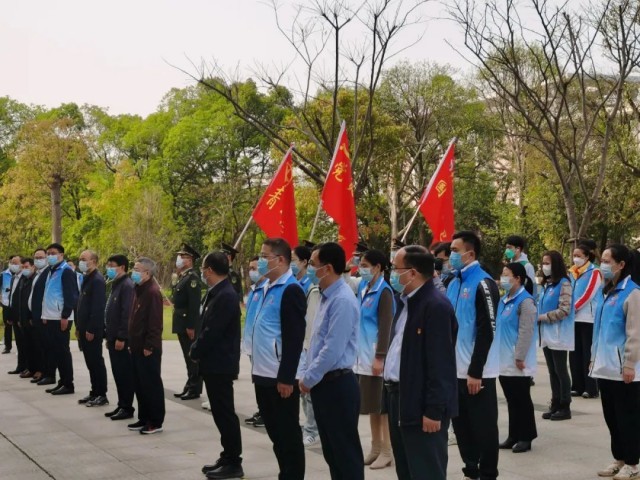 华东交通大学教工志愿者助力核酸检测跑出加速度