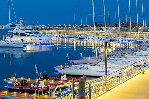 帆船游艇码头夜景.jpg