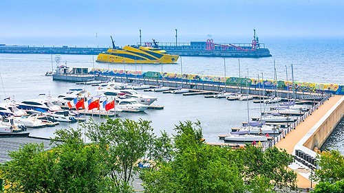 秦皇岛西港开埠地帆船游艇码头 张进江摄.jpg