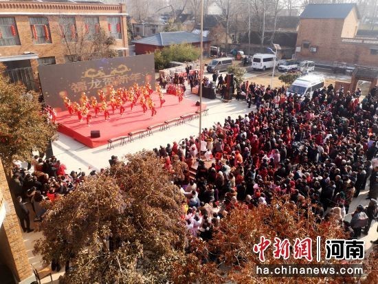 图为张庄村晚演出活动现场。 孙晓华 摄