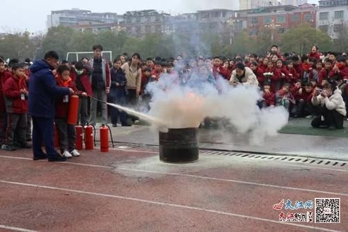 抚州市东乡区第三中学开展消防疏散演练活动