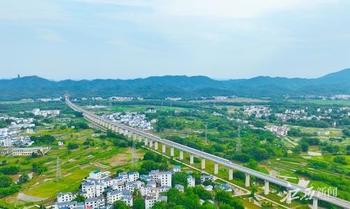 江西信丰:高铁线上的秀美乡村