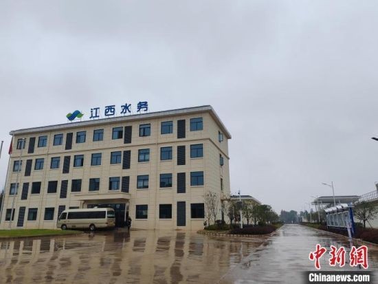 图为抚州市临川区罗湖镇已投入使用的供水公司。朱莹 摄