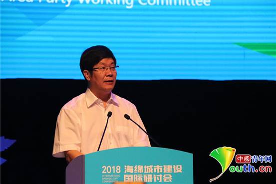 说明: 1西咸新区党工委书记岳华峰发表致辞.沣西新城供图